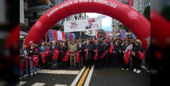 Samsun'da 1919 metrelik bayrakla yankılanan 19 Mayıs coşkusu