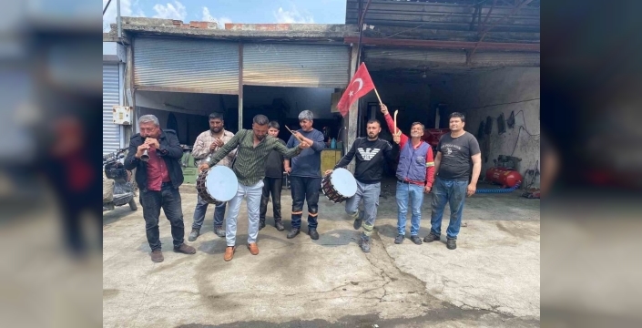Sanayi sitesi 1 Mayıs'ı davul zurna ile kutladı: Çekiç sesleri yerini halaya bıraktı
