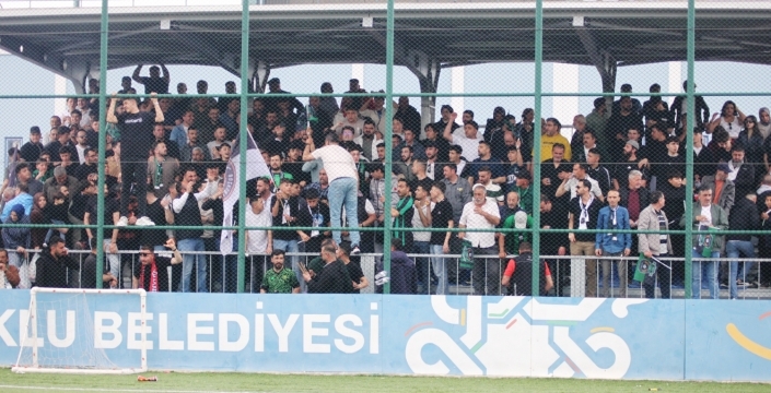 Sarayönü taraftarı tribünler tıklım tıklım doldurdu