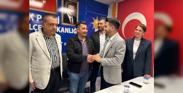 Şok istifa: CHP'li gençlik kolları başkanı AK Parti'ye katıldı