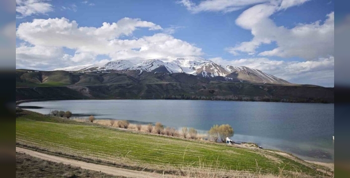 Süphan Dağı ve Aygır Gölü'nde bahar coşkusu: Kartpostal güzelliği havadan görüntülendi