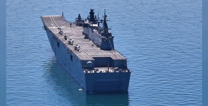 TCG Anadolu ve denizaltı, SAHA EXPO için İstanbul'a demirledi: Görsel şölen!