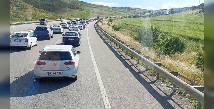 Trabzon'dan dönüş yolculuğu kabusa döndü: Ankara ve İzmir yolları felç oldu