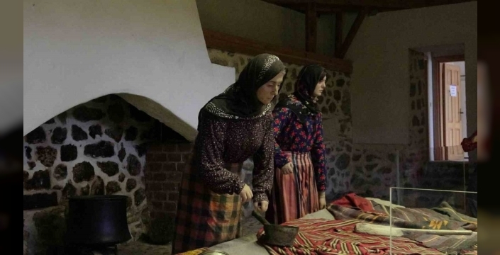Türk kadının cefakarlığı ve mahalle kültürü çamaşırhanede yaşatılıyor