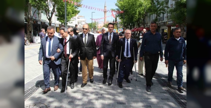 Uşak’ta engellilere yönelik farkındalık yürüyüşü düzenlendi