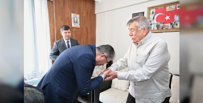Vali Yılmaz, şehit İlyas Kaya’nın ailesine bayram ziyaretinde bulundu
