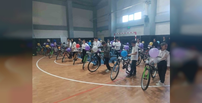 Van'da Ramazan ruhuyla yetişen 200 öğrenci ödüllerini aldı