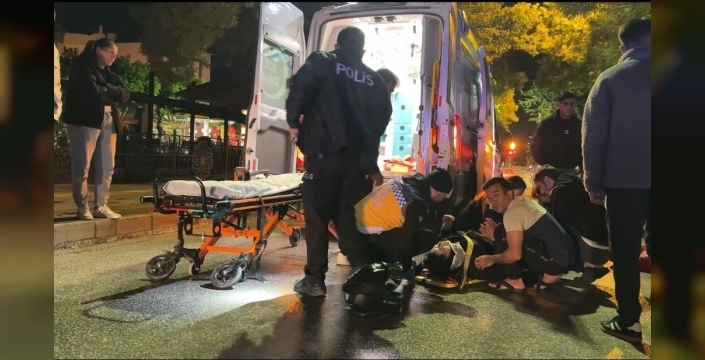Yağmur kayganlığında motosiklet kazası: Sürücü yaralandı