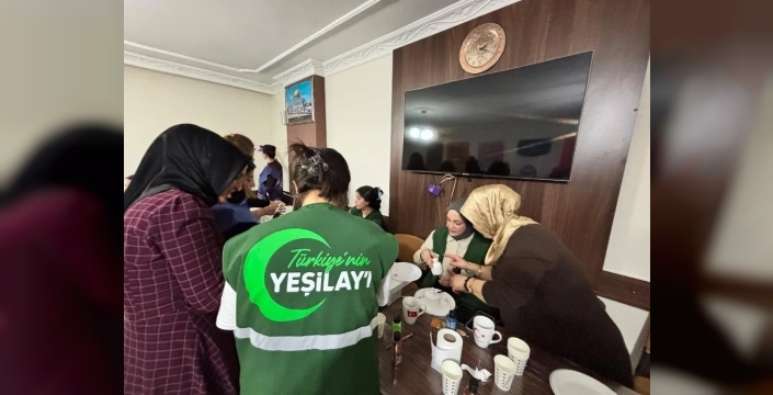 Yeşilay gönüllüleri Kars'ta sanatla buluştu: Alçı boyama atölyesi şenlendi