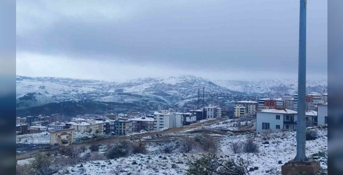 Yozgat'ta bahar ortasında kar sürprizi