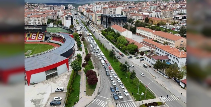 Yozgat'ta bayram trafiği yoğunluğu havadan görüntülendi