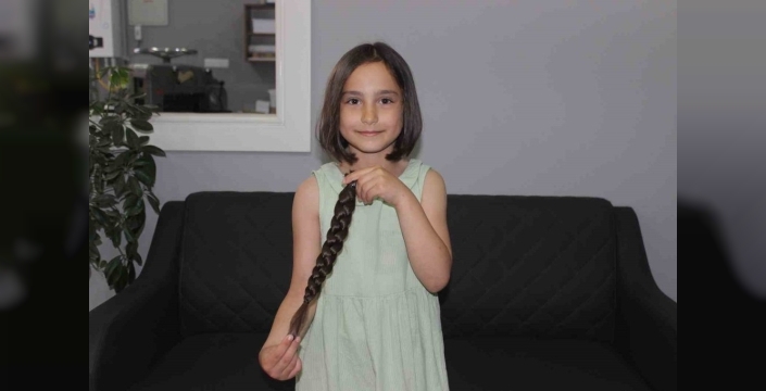 9 yaşındaki Eylül, kanser hastaları için saçlarını bağışlayarak yürekleri ısıttı
