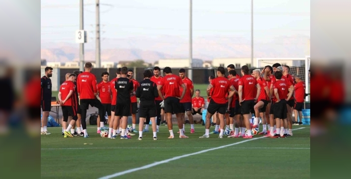 A Milli Takım, Paraguay maçı için kampa girdi: Montella yönetiminde ilk idman