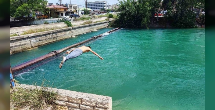 Adana'da boğulma vakalarına rağmen çocuklar 'yüzme biliyoruz' diyor