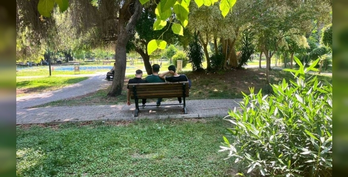 Adana'da sıcaklık rekorları kırılıyor: Termometreler 33 dereceyi gösterdi