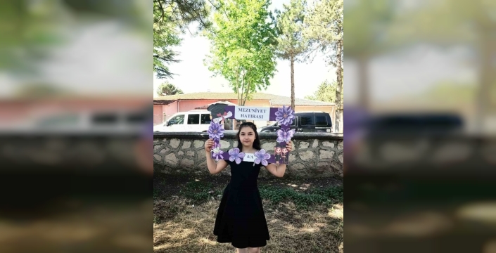 Afyonkarahisar'da çocuklar mezuniyet coşkusunu yaşadı
