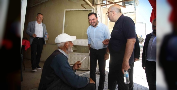 AK Parti, Baskil'de 100 kişilik kadro ile vatandaşla buluştu