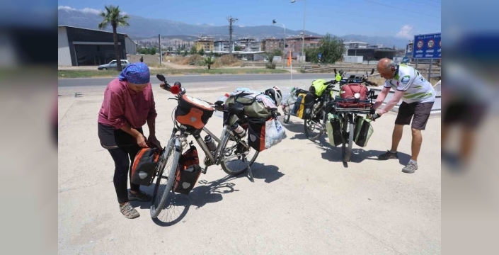 Akdeniz'i pedal çevirerek keşfettiler: 70'lik çift 27 günde Hatay'a ulaştı!