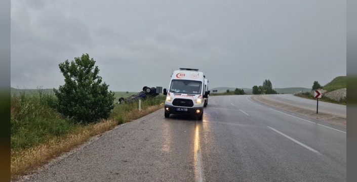 Alaca'da dramatik kaza: Dört kişi yaralandı, takla atan araç dehşet saçtı
