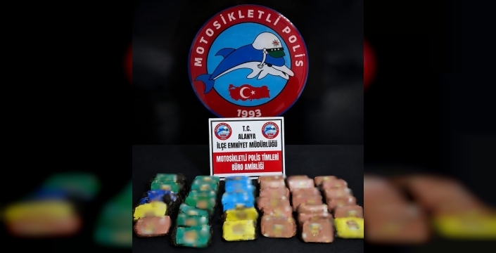 Alanya'da motosikletten 4 kilo esrar çıktı