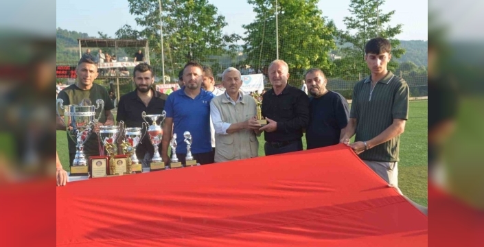 Alaplı'da şehitler anısına futbol turnuvası düzenlendi