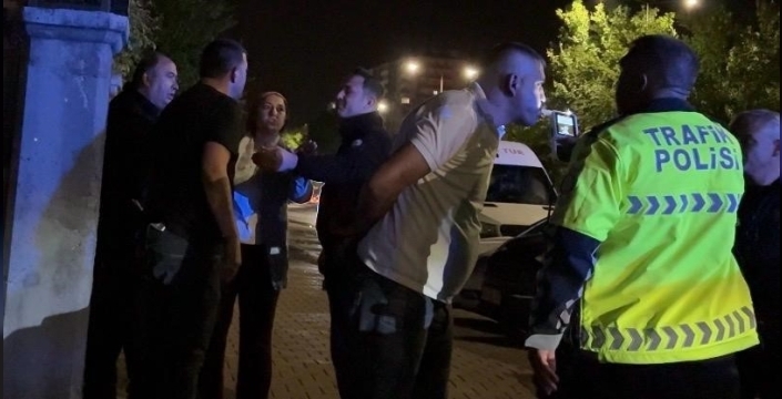 Alkollü sürücünün kaçışı pahalıya patladı: Yolcu ağabey de polise zorluk çıkarınca ceza kesildi