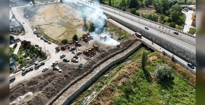 Ankara'da dehşet anları: Yanan konteyner patladı, zabıtalar ve halk kıl payı kurtuldu!