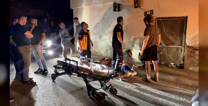 Antalya'da metruk evin penceresinden düşen kadın ağır yaralandı