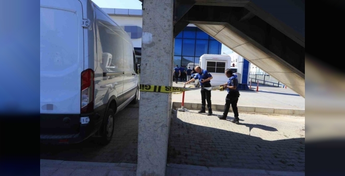 Antalya'da Otokoç servisine silahlı saldırıda iki kişi tutuklandı, bir kişi ev hapsinde