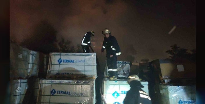 Antalya'da seramik iş yerinde yangın paniği