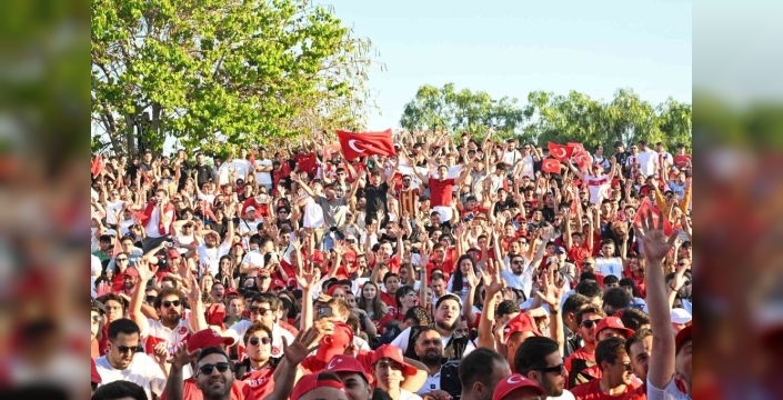 Antalyalılar 'dev ekran' başında milli heyecan yaşadı: Dünya Kupası coşkusu Olbia'da doruktaydı