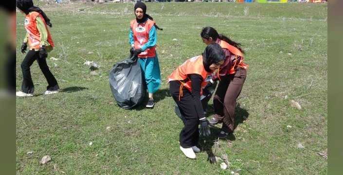 Ardahan Üniversitesi öğrencileri, Kura Nehri'ni çöpten kurtardı: Gelecek nesillere miras vurgusu