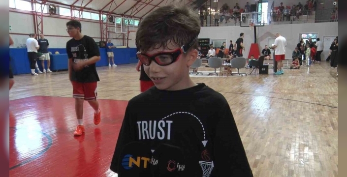 Arturas Milaknis, genç basketbolcularla Ankara'da buluştu