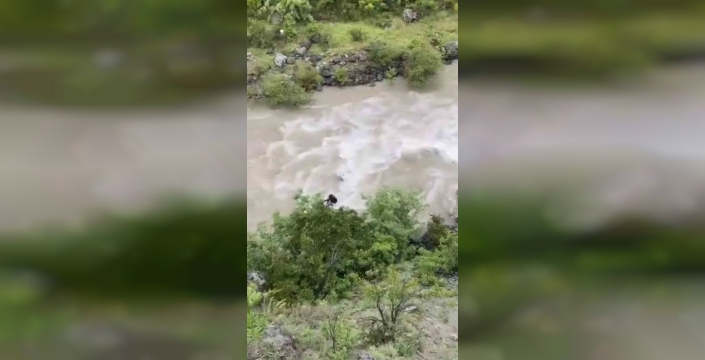 Artvin'de yürekler ağızda: Baba ve oğlu Çoruh Nehri'nin sularına gömüldü, arama kurtarma seferberliği başladı