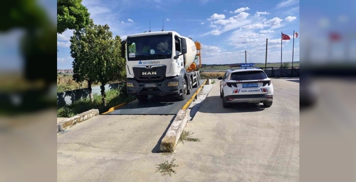 Aşırı yüklenen çimento kamyonuna 60 bin TL ceza kesildi