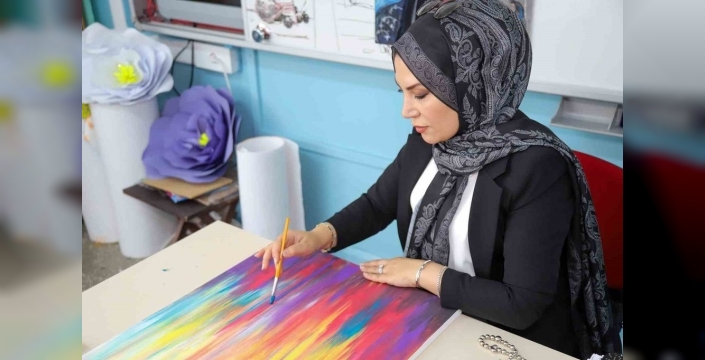 Atık malzemelerden sanat eserleri: Öğretmen Hatice Şentürk'ün ilham verici projesi