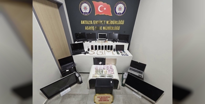 Avrupa'ya dolandırıcılık yapan şebeke çökertildi: 5 tutuklama