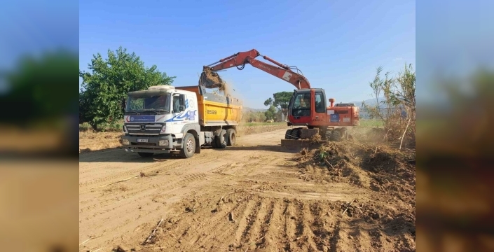Aydın'da ulaşım altyapısı güçleniyor: 17 ilçede yol çalışmaları devam ediyor