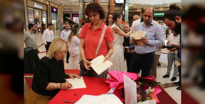 Ayşe Ceylan Topçu'nun ilk kitabı büyük ilgiyle karşılandı