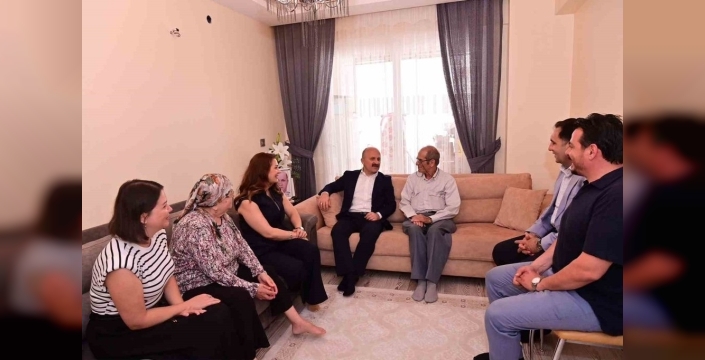 Babalar Günü'nde huzurevi sakinleri ve şehit babası unutulmadı