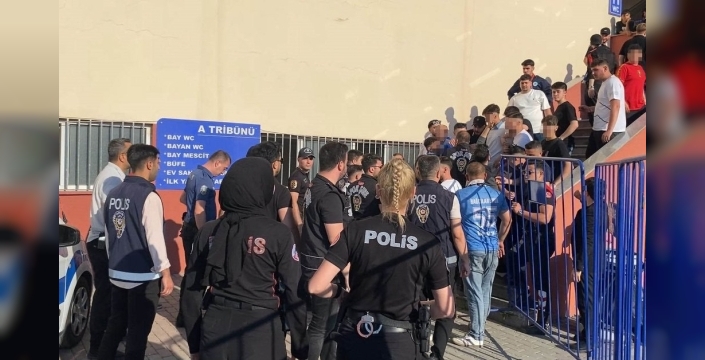Bağcılar'da amatör maçta gergin anlar: 2 kişi gözaltına alındı