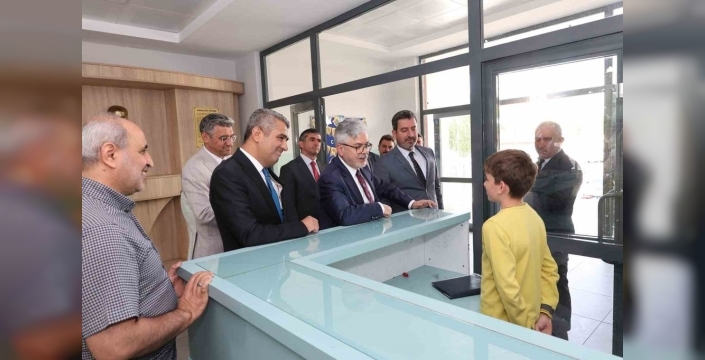 Bakan Yardımcısı Yelkenci, Erzurum'da öğrencilerle bir araya gelerek umutları dinledi