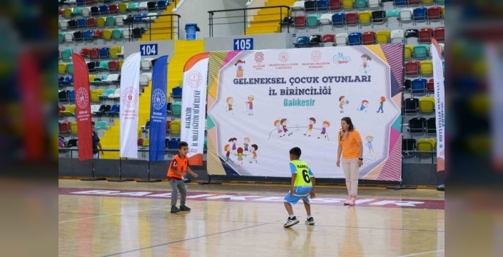 Balıkesir'de geleneksel oyunlar yeniden canlanıyor: 43 bin öğrenci ter döküyor