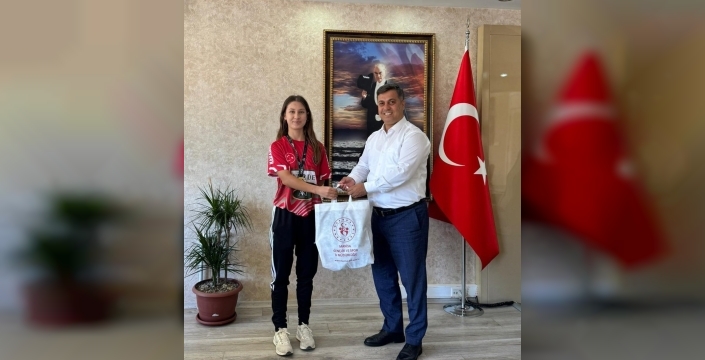 Balkan ikincisi milli sporcu Nazife Tuncel, Manisa’da ödüllendirildi
