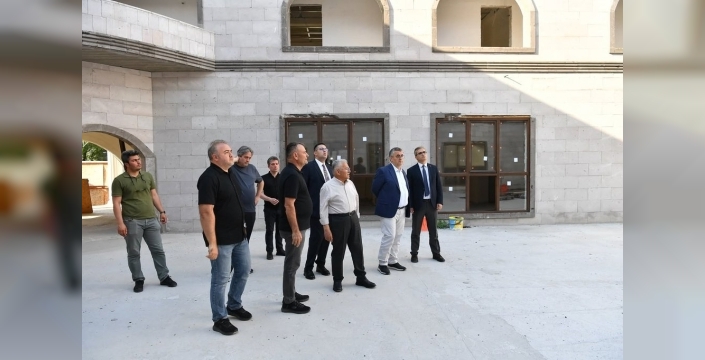 Başkan Büyükkılıç, tarihi Kayseri Mahallesi'ndeki 3. etap çalışmalarını inceledi