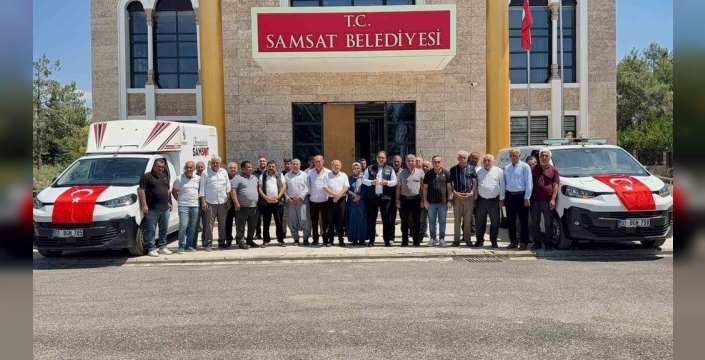 Başkan Fırat, iki aracı kendi cebinden alıp belediyeye bağışladı: 'Dörde ulaştı