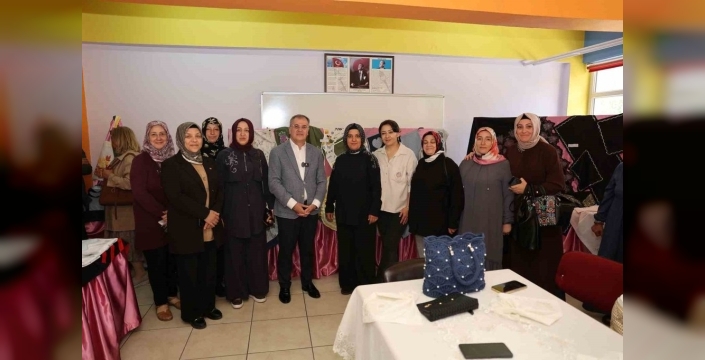 Başkan Özdoğan'dan 'el emeği' sergisine çıkarma: Kursiyerlerin göz nuru eserleri hayran bıraktı