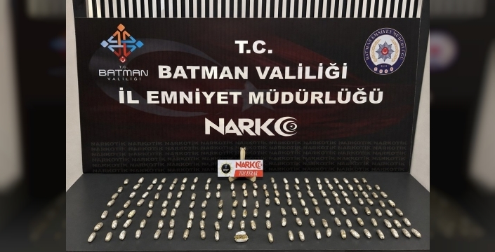 Batman'da yolcu otobüsünde 4 kişinin midesinde 2 kilo 700 gram uyuşturucu bulundu