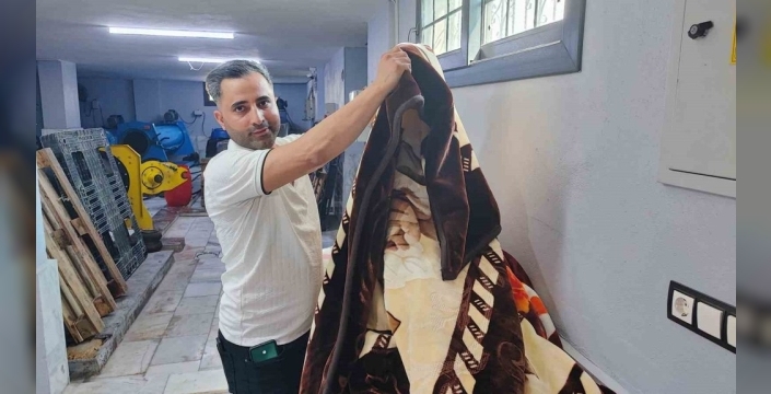 Battaniye içinden çıkan servet sahibine ulaştı ama yaşlı kadının derdi başkaydı!