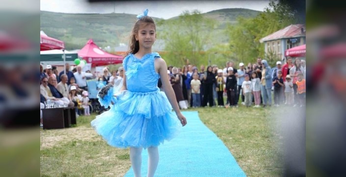 Bayburt'ta minik ellerden çevreye neşeli dokunuş: Şenlikte hem güldüler hem öğrendiler